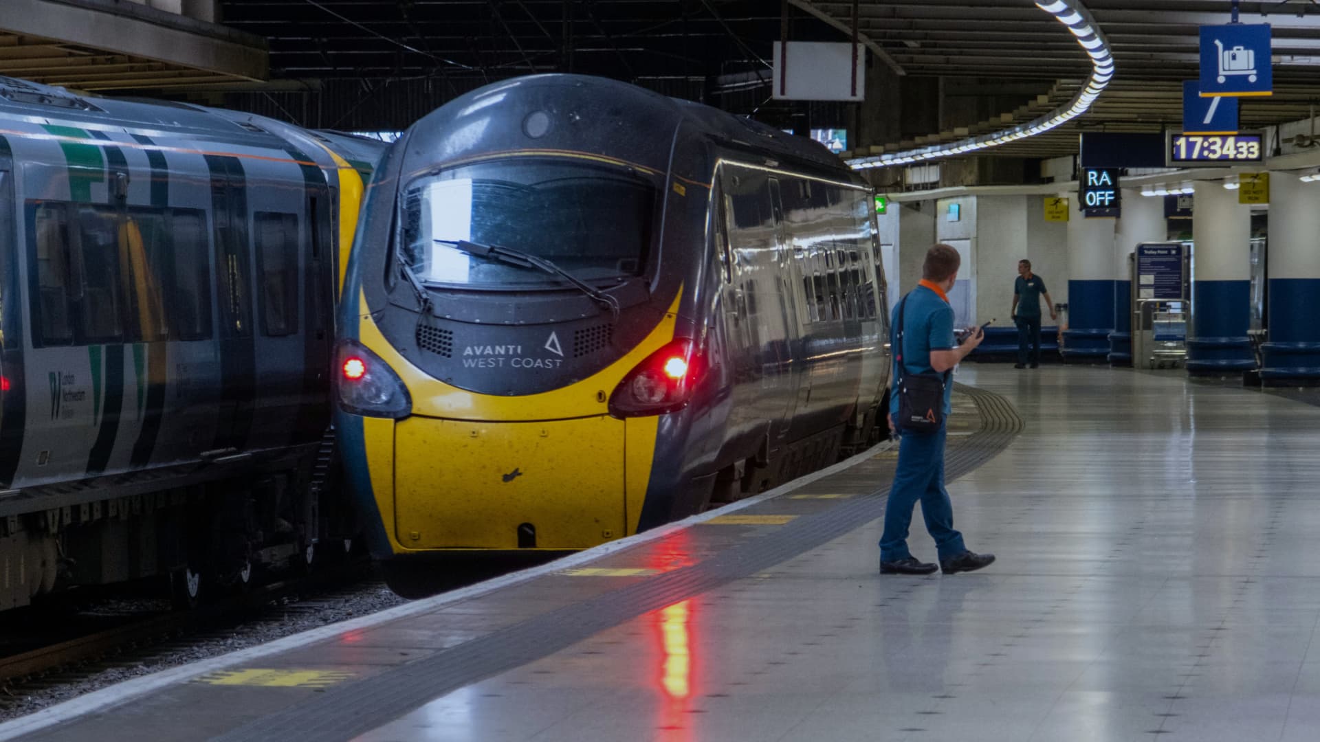 Avanti West Coast announces £600 overtime for train drivers