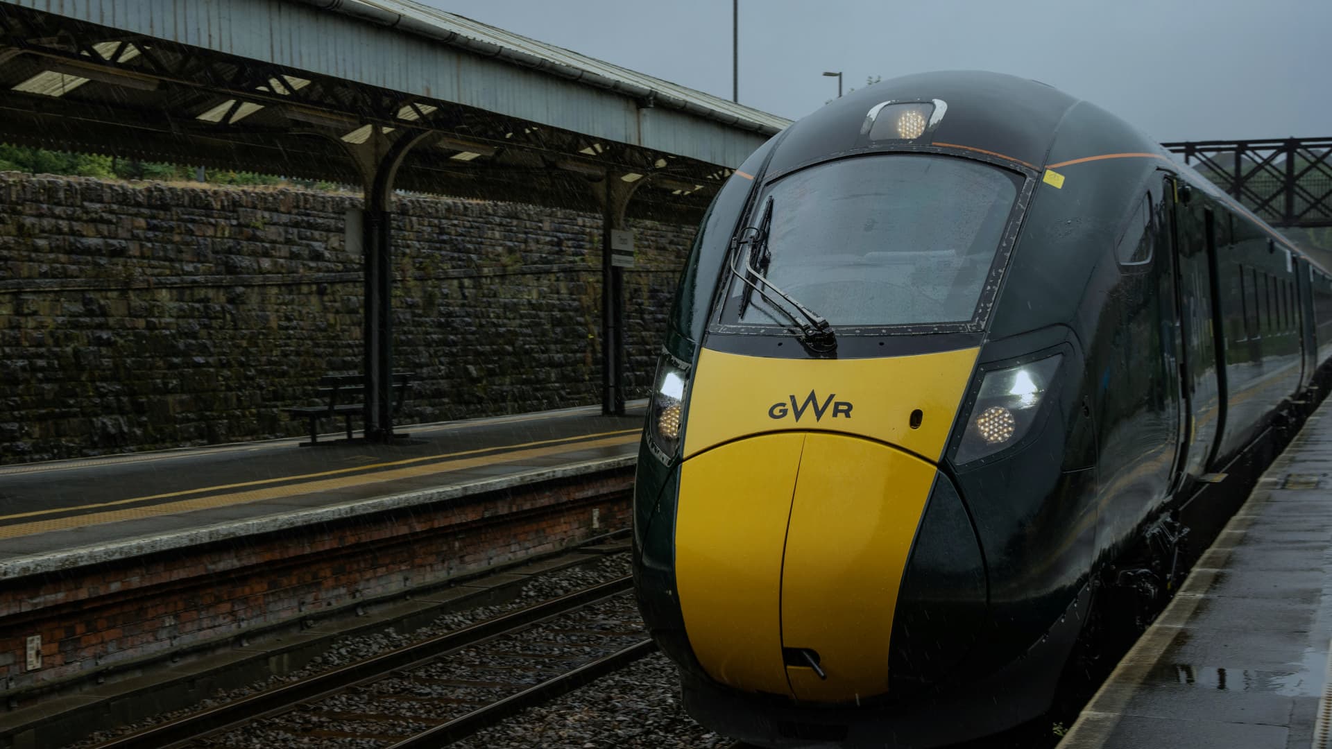 Avanti West Coast Secures Long-Term Contract