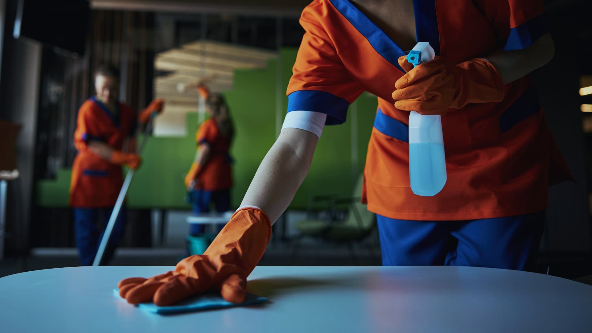 How to get a job as a train cleaner